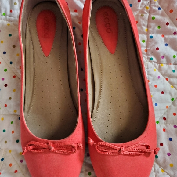 Ecco women's flat size 8- 8.5. - Picture 3 of 9